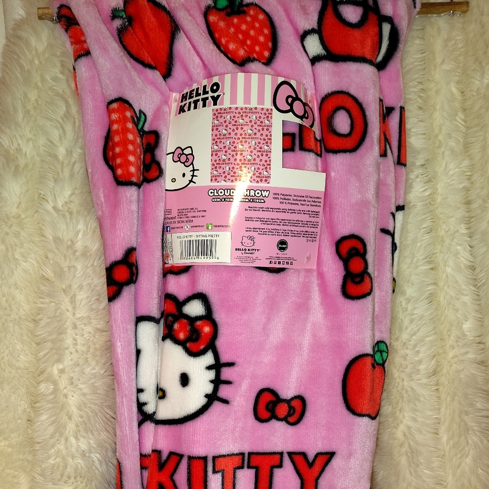 Hello Kitty Throw